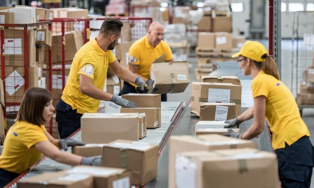 nha-cung-cap-dong-goi-va-giao-hang-truc-tiep-cho-khach